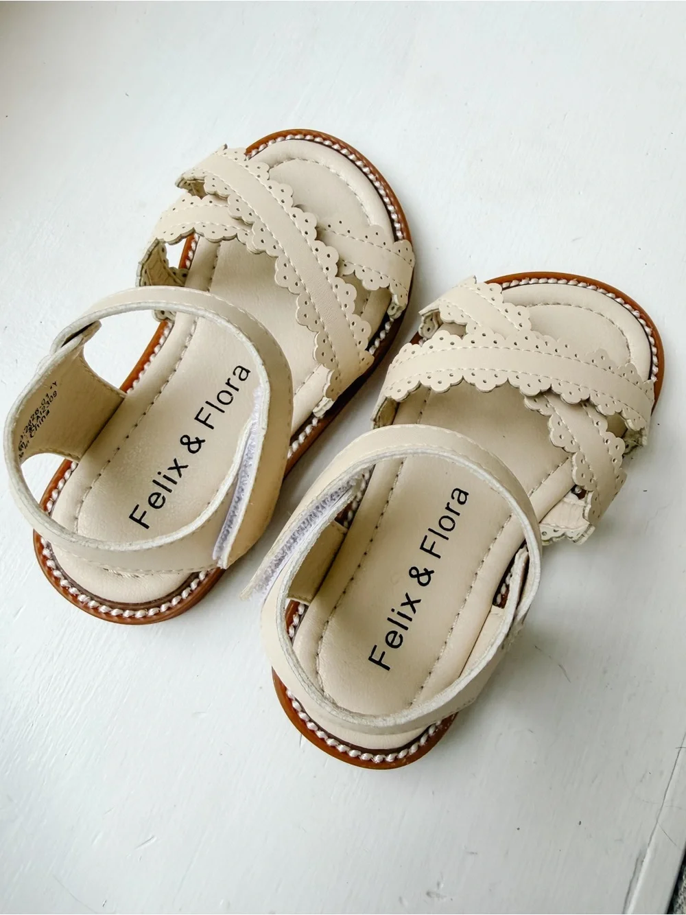 Felix and Flora Toddler Cream Scalloped Strap Sandals (Size 6)
